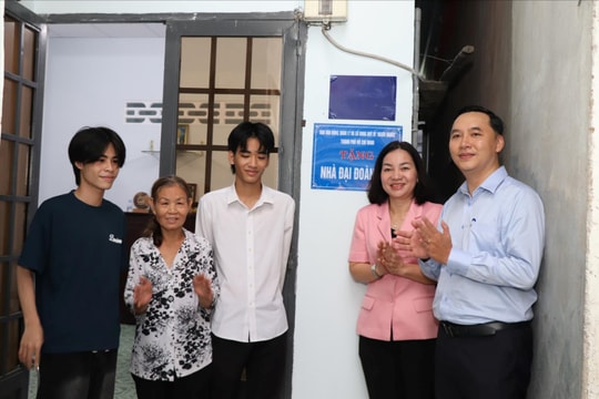 Hệ thống Mặt trận thành phố Hồ Chí Minh bàn giao 3 căn nhà Đại đoàn kết