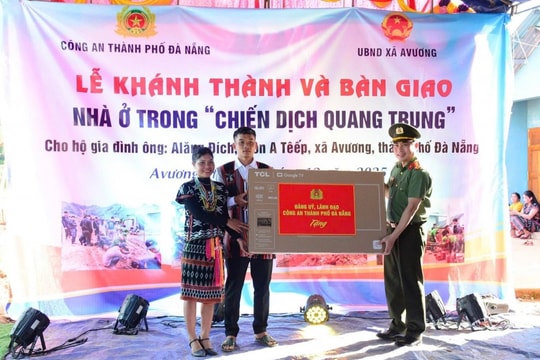 Đà Nẵng: Bàn giao căn nhà đầu tiên trong “Chiến dịch Quang Trung”