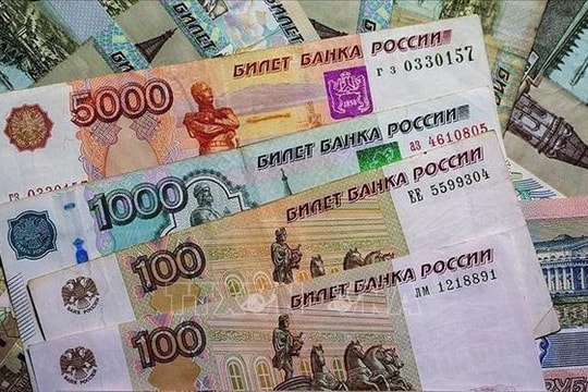 Đồng rúp tăng mạnh nhất hơn 30 năm, đứng đầu trong các đồng tiền trên thế giới