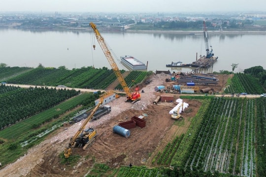 Đẩy nhanh tiến độ thi công cầu Mễ Sở thuộc dự án Vành đai 4 vùng Thủ đô