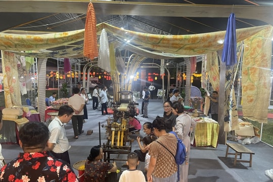 Từ chuyển đổi số đến thiết kế sáng tạo: Hướng đi mới cho sản phẩm làng nghề Hà Nội