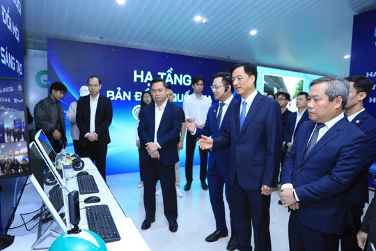 Bí thư Thành ủy Nguyễn Duy Ngọc tham quan triển lãm Mạng lưới đổi mới sáng tạo Hà Nội