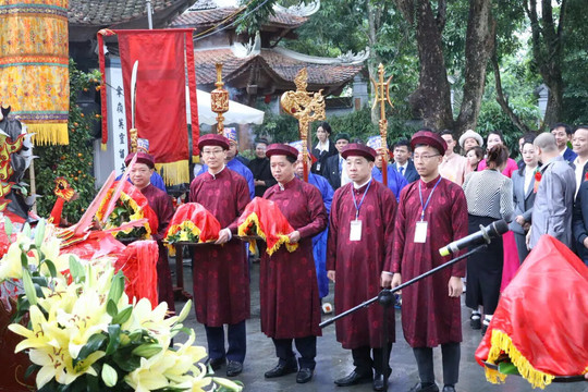 Dâng hương tưởng niệm ngày hóa Đức Thánh Tản Viên Sơn 2025