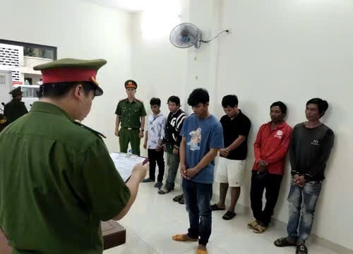 Khánh Hòa Khởi tố 7 đối tượng đào xác heo bệnh đi tiêu thụ