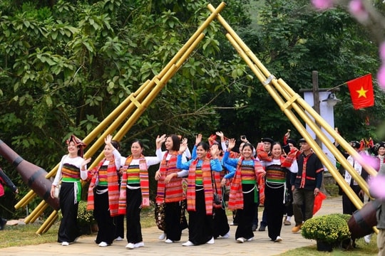 Phiên chợ vùng cao tại Làng Văn hóa - Du lịch các dân tộc