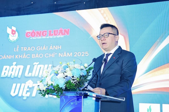 Giải ảnh \"Khoảnh khắc Báo chí\" 2025 Vinh danh những bức ảnh kể câu chuyện Việt Nam bằng ánh sáng và cảm xúc