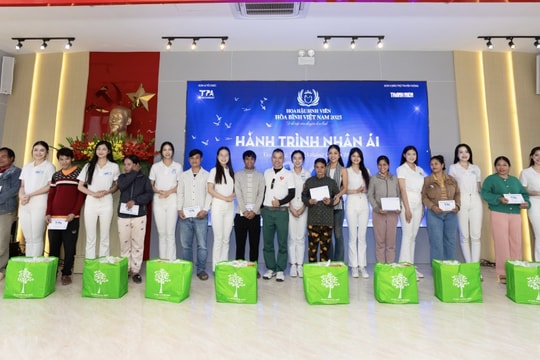 Đà Nẵng Hàng trăm suất quà được trao cho người dân có hoàn cảnh khó khăn