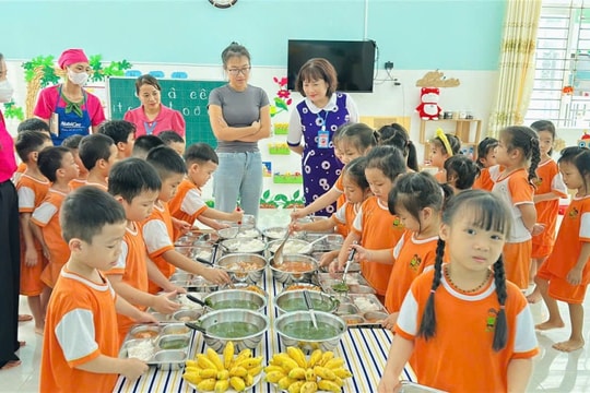 Từ bếp ăn Trường Mầm non Hương Sen Bồi dưỡng kỹ năng tự phục vụ cho trẻ ngay từ bậc mầm non