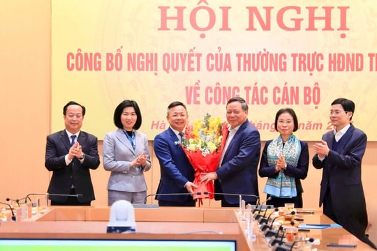 Công bố Nghị quyết của HĐND thành phố Hà Nội về công tác cán bộ