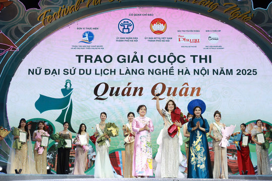 Ấn tượng, hấp dẫn khai mạc Festival “Nữ Đại sứ du lịch làng nghề” năm 2025