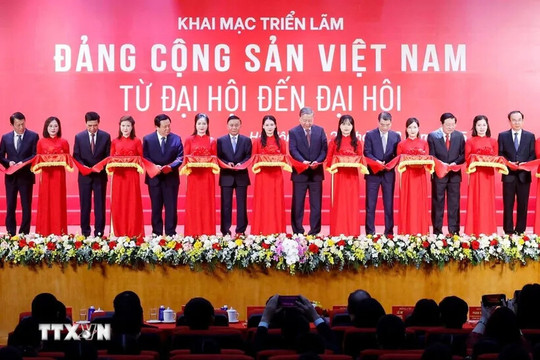 Tổng Bí thư dự khai mạc triển lãm “Đảng Cộng sản Việt Nam - Từ Đại hội đến Đại hội”