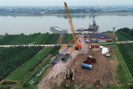 Cận cảnh công trường thi công cầu Mễ Sở nối Hà Nội với Hưng Yên