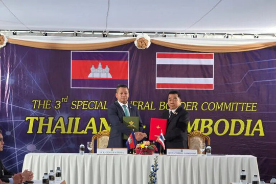 Campuchia và Thái Lan nhất trí ngừng bắn ngay lập tức
