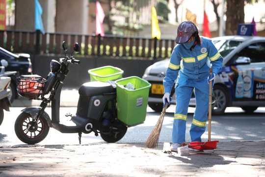 Tháo điểm nghẽn rác thải: Hà Nội không thể chậm trễ