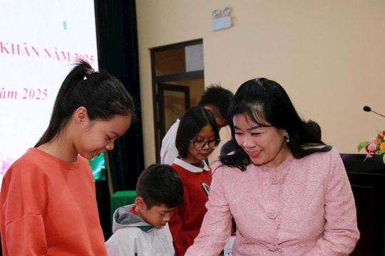 Ấm áp chương trình tặng quà cho trẻ em có hoàn cảnh đặc biệt tại xã Dân Hòa