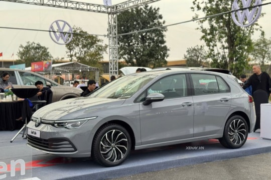 Cận cảnh Volkswagen Golf: Mẫu xe Đức đầy ắp công nghệ