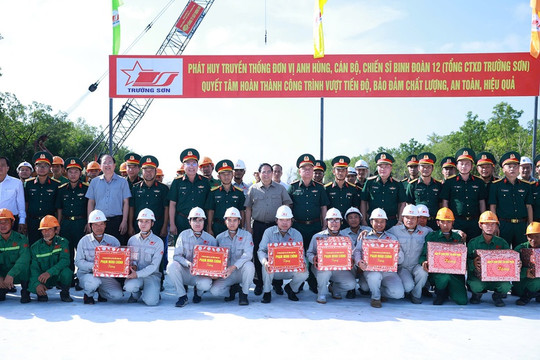 Thủ tướng kiểm tra, đôn đốc một số dự án hạ tầng chiến lược tại Cà Mau