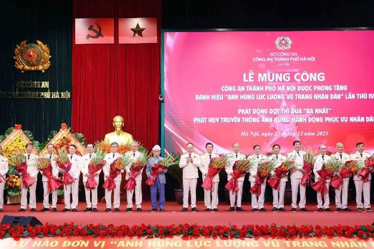 Công an thành phố Hà Nội đón nhận danh hiệu Anh hùng lực lượng vũ trang Nhân dân lần thứ IV