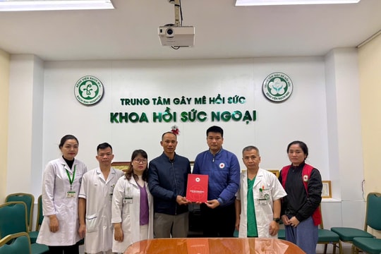 Thăm hỏi, chia sẻ với các nạn nhân trong vụ tai nạn ở Lào Cai