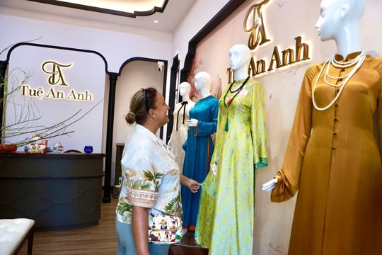 Mang nét đẹp vải lụa tơ tằm Hà Nội vào phố biển Phan Thiết