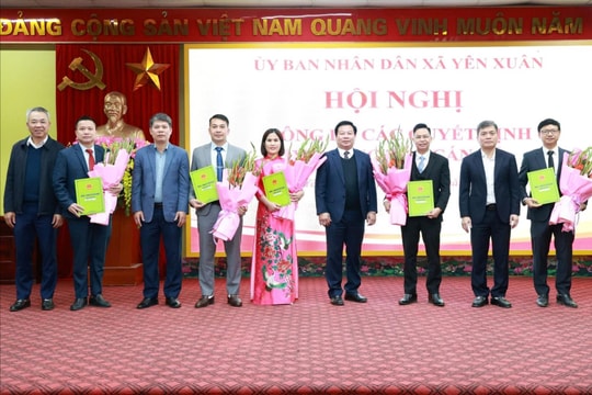Xã Yên Xuân công bố các Quyết định về công tác cán bộ