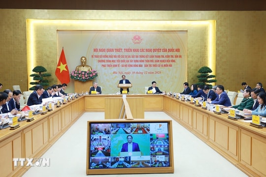 Thủ tướng: Các bộ, ngành không trực tiếp phê duyệt, chủ trì thực hiện dự án cụ thể ở địa phương