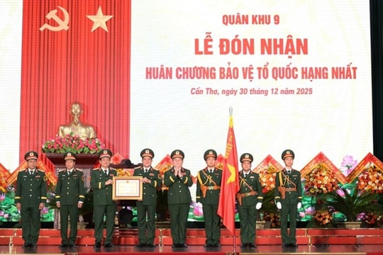 Quân khu 9 đón nhận Huân chương Bảo vệ Tổ quốc hạng Nhất