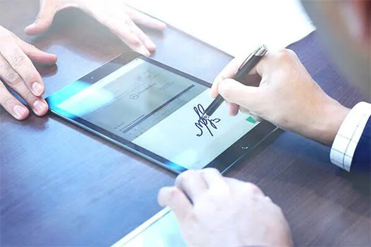 Từ năm 2026 ký hợp đồng lao động điện tử: quyền lợi người lao động thế nào?