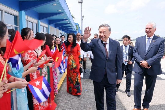 Việt Nam chúc mừng Quốc khánh lần thứ 67 nước Cộng hòa Cuba
