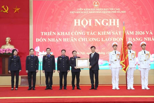 Viện KSND thành phố Hà Nội vinh dự đón nhận Huân chương Lao động hạng Nhất