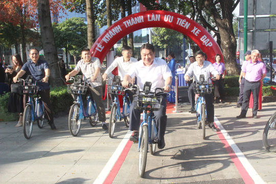 TP Hồ Chí Minh: Khánh thành làn đường đầu tiên dành cho xe đạp