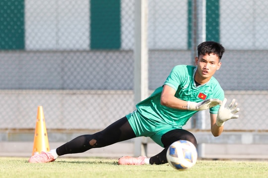 HLV Kim Sang Sik triệu tập thủ môn Phạm Đình Hải bổ sung gấp nhân sự cho U23 Việt Nam