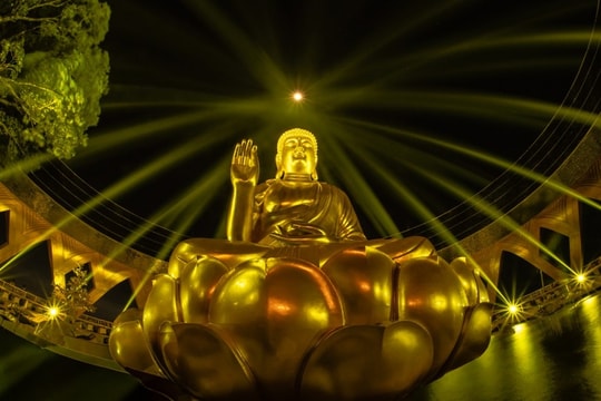 Tây Ninh: Tôn tượng Đức Phật Câu Na Hàm Mâu Ni trên đỉnh Bà Đen đón khách tham quan, chiêm bái kể từ 1/1/2026