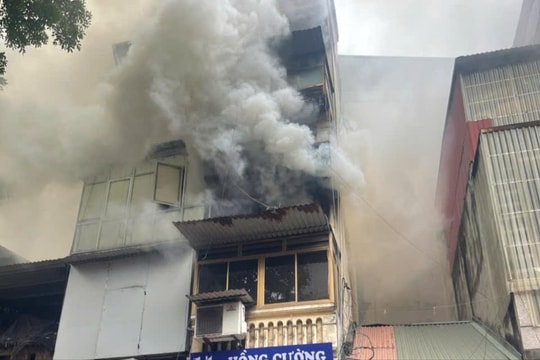 Hà Nội: Nhanh chóng dập tắt vụ cháy cửa hàng tại phố Hàng Mã