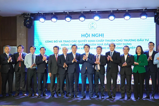 Khánh Hòa trao quyết định đầu tư 3 khu công nghiệp tổng vốn hơn 10.000 tỷ