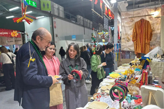 “Chắp cánh” hàng Việt vươn ra thế giới