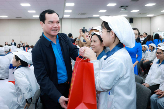 Để mọi người lao động đều có Tết đủ đầy, an vui