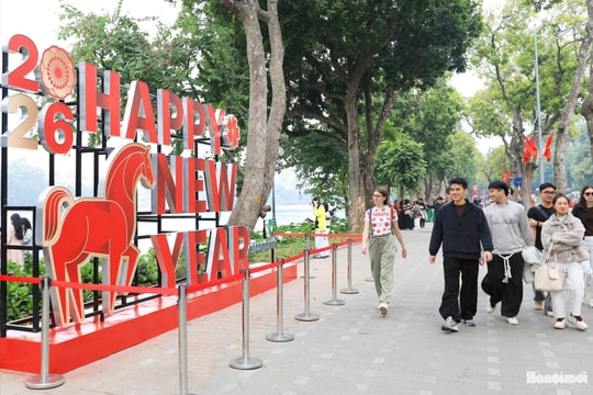 Hà Nội yêu cầu không tổ chức thăm, chúc Tết cấp trên và lãnh đạo các cấp