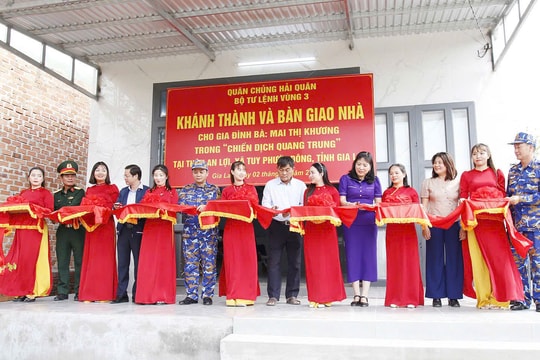 Vùng 3 Hải quân khánh thành, bàn giao nhà cho bà con vùng lũ tỉnh Gia Lai
