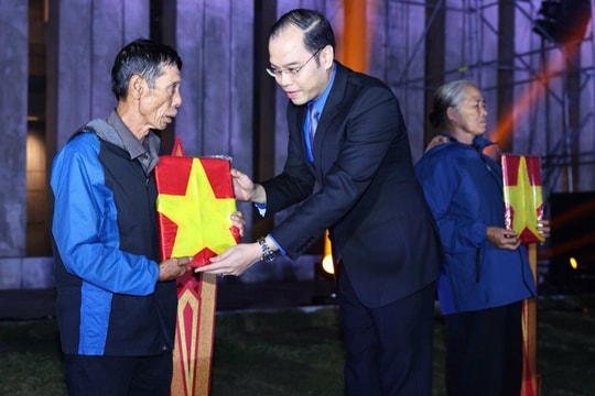 Những dấu chân “áo xanh” Thủ đô trong việc khó, việc mới