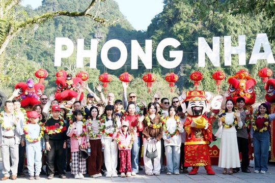 Vườn Quốc gia Phong Nha - Kẻ Bàng đón khách “xông đất”