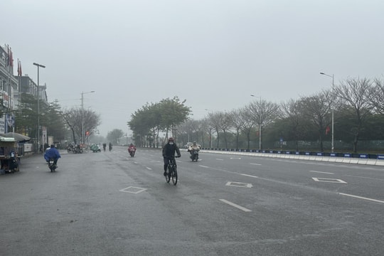 Dự báo thời tiết Hà Nội ngày 2/1: Mưa rào rải rác, trời chuyển rét