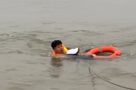 Hà Nội: Kịp thời cứu người nhảy cầu Vĩnh Tuy