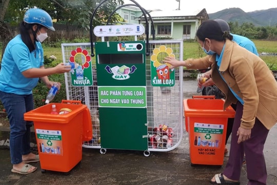 Hà Nội phân loại rác sinh hoạt, gắn trách nhiệm từng hộ dân