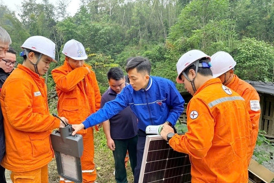 EVNNPC tiếp nối truyền thống đồng hành, tri ân khách hàng