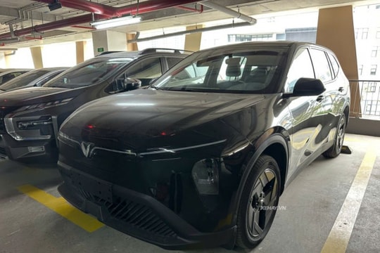 VinFast Limo Green bản cao cấp dành cho gia đình lộ diện