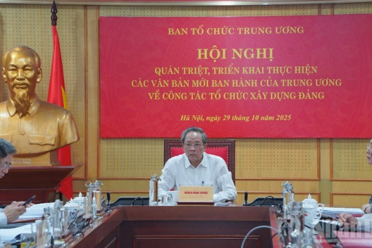 Thực hiện chuẩn mực bắt buộc trong hoạt động công vụ