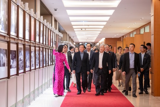 Triển lãm “80 năm Quốc hội Việt Nam đồng hành cùng dân tộc”