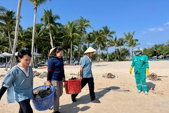 Phú Quốc cấp tập hàng giờ ra quân làm sạch bãi biển mùa gió chướng