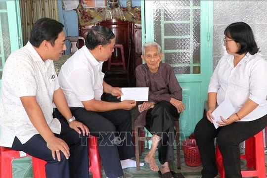 Chủ tịch nước quyết định hai mức quà tặng cho người có công với cách mạng nhân dịp Tết Bính Ngọ
